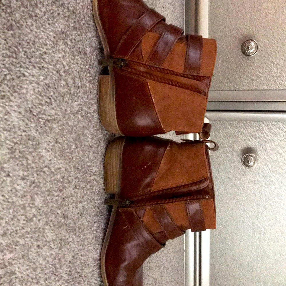 Boots - Picture 3 of 4